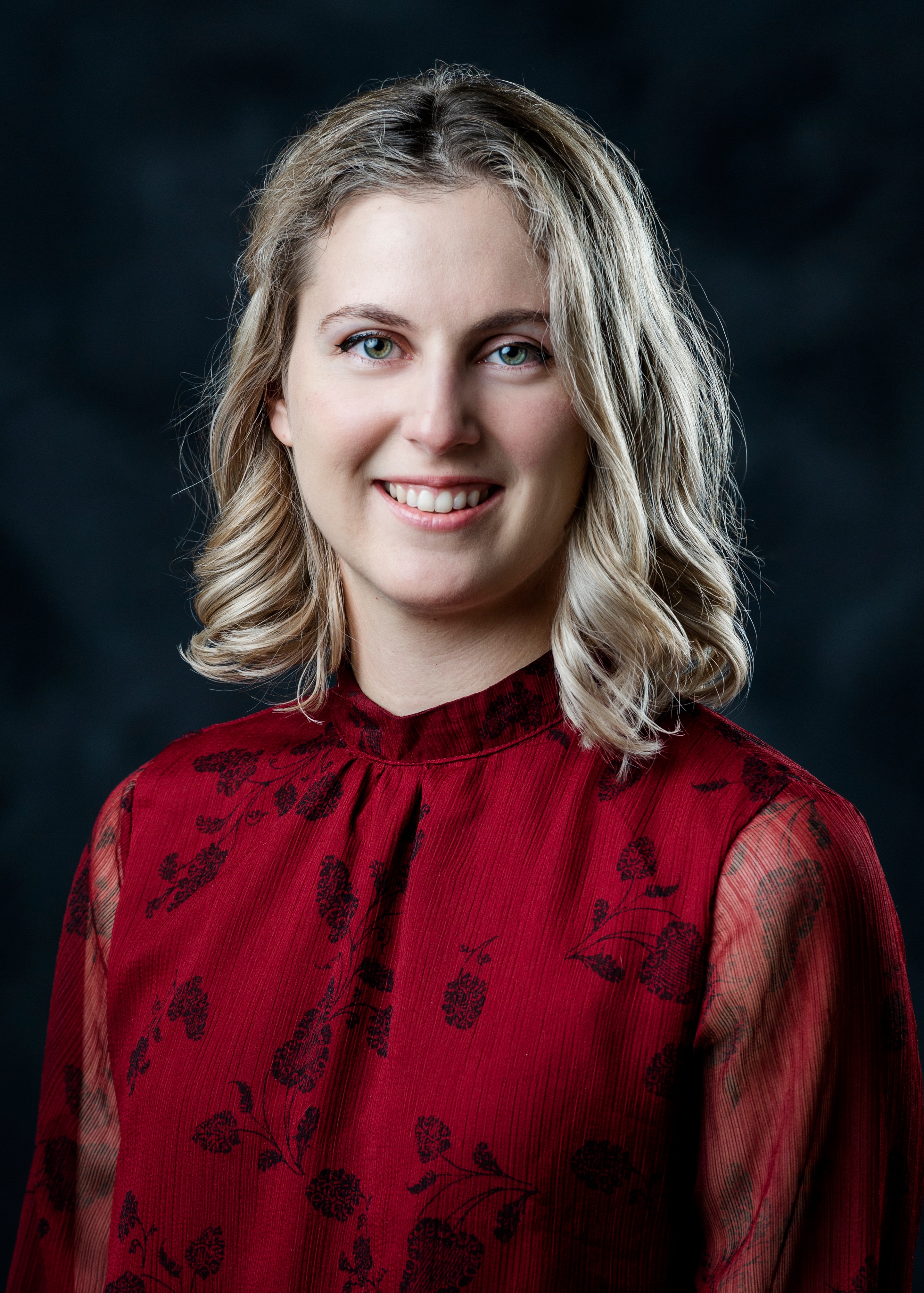 Headshot of Arianne Hainsey